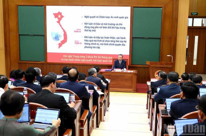 Tổng Bí thư, Chủ tịch nước Tô Lâm đã truyền đạt chuyên đề: "Lãnh đạo chiến lược trong kỷ nguyên mới. Tầm nhìn trăm năm-tư duy đột phá-kiến tạo phát triển-quản trị thực thi" với các học viên Lớp bồi dưỡng, cập nhật kiến thức đối với Ủy viên Ban Chấp hành Trung ương Đảng khóa XIV (Lớp thứ nhất).