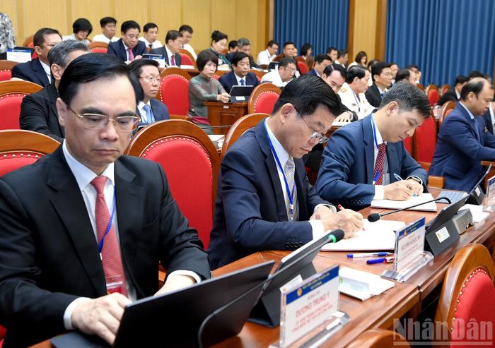 Các học viên Lớp bồi dưỡng, cập nhật kiến thức đối với Ủy viên Ban Chấp hành Trung ương Đảng khóa XIV (Lớp thứ nhất) tham dự buổi học.