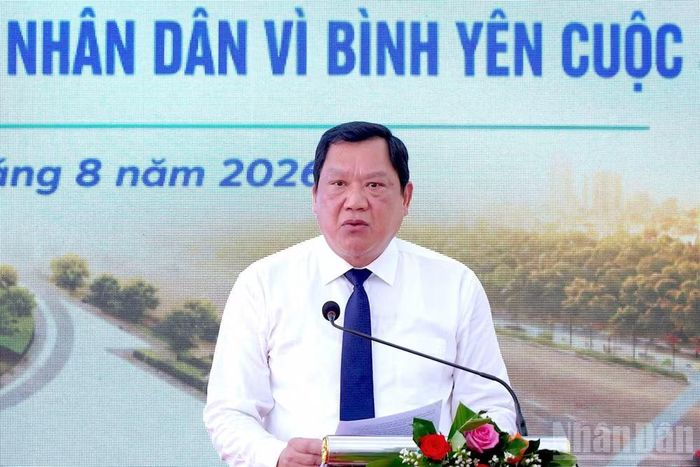 Phó Chủ tịch Thường trực Ủy ban nhân dân tỉnh Cà Mau Lâm Văn Bi phát biểu tại lễ khởi công. (Ảnh: HỮU TÙNG)