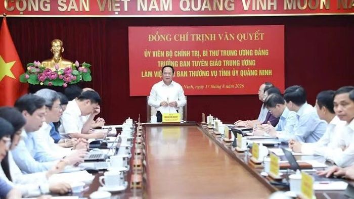 Trưởng Ban Tuyên giáo Trung ương Trịnh Văn Quyết phát biểu tại buổi làm việc. (Ảnh: QUANG THỌ)