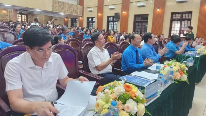Các đại biểu tham dự tọa đàm.