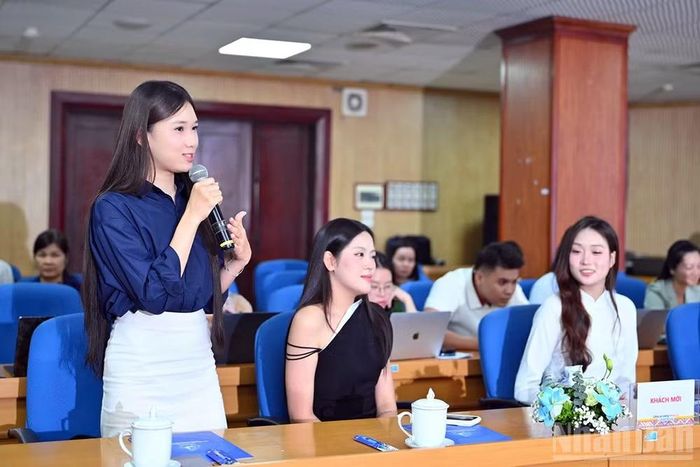 Đại diện các KOL, KOC đặt câu hỏi cho Ban tổ chức chương trình. (Ảnh: LINH PHAN)