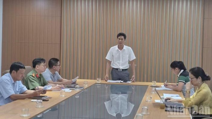 Lãnh đạo Sở Văn hóa, Thể thao và Du lịch tỉnh Cao Bằng phát biểu ý kiến tại cuộc họp.