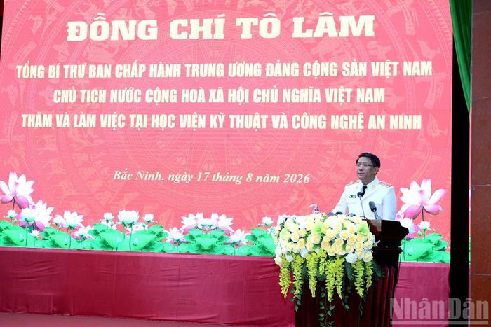 Thiếu tướng Lê Minh Thảo, Giám đốc Học viện Kỹ thuật và Công nghệ an ninh phát biểu tại cuộc làm việc.