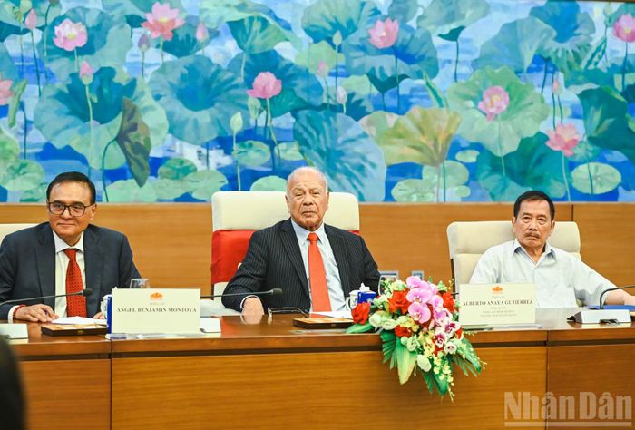 Tổng Bí thư Đảng Lao động Mexico Alberto Anaya Gutiérrez phát biểu tại cuộc tiếp. (Ảnh: DUY LINH)