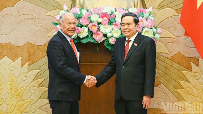 Chủ tịch Quốc hội Trần Thanh Mẫn và Tổng Bí thư Đảng Lao động Mexico Alberto Anaya Gutiérrez. (Ảnh: DUY LINH)