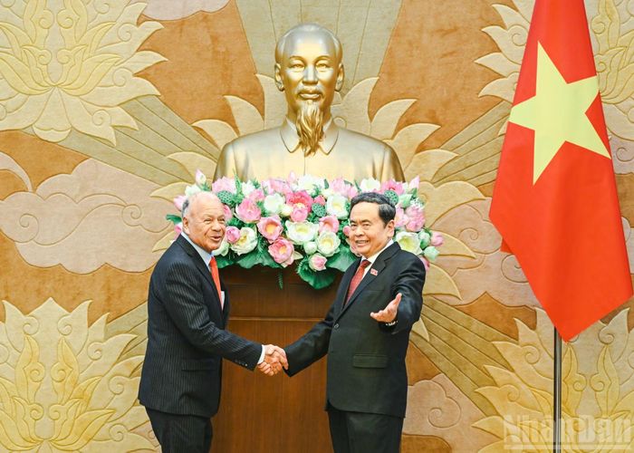 Chủ tịch Quốc hội Trần Thanh Mẫn và Tổng Bí thư Đảng Lao động Mexico Alberto Anaya Gutiérrez. (Ảnh: DUY LINH)