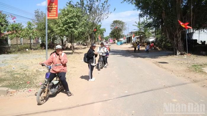 Một thôn đặc biệt khó khăn ở xã biên giới Ia Lốp, tỉnh Đắk Lắk. (Ảnh: Nguyễn Công Lý)