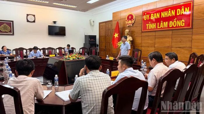 Quang cảnh buổi họp.