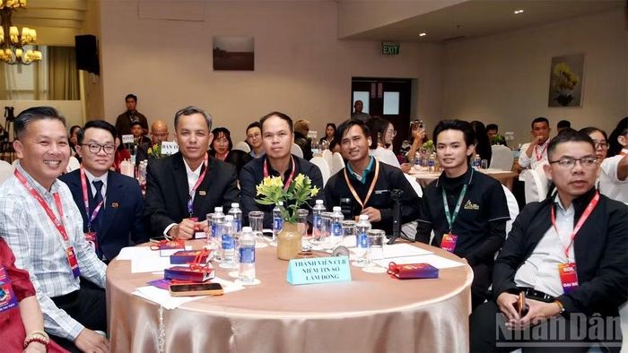 Đại biểu tham dự chương trình.