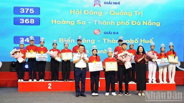 Đội Sao Biển-Quảng Ngãi giành giải Nhất Vòng chung kết khu vực 3 Cuộc thi “Em yêu biển, đảo quê hương” tại Đà Nẵng. (Ảnh: NAM TRUNG)