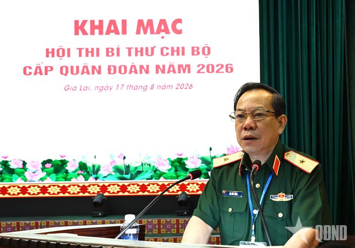 Thiếu tướng Đỗ Đức Dũng công bố các quyết định và quán triệt một số nội dung chính trong quy chế hội thi.