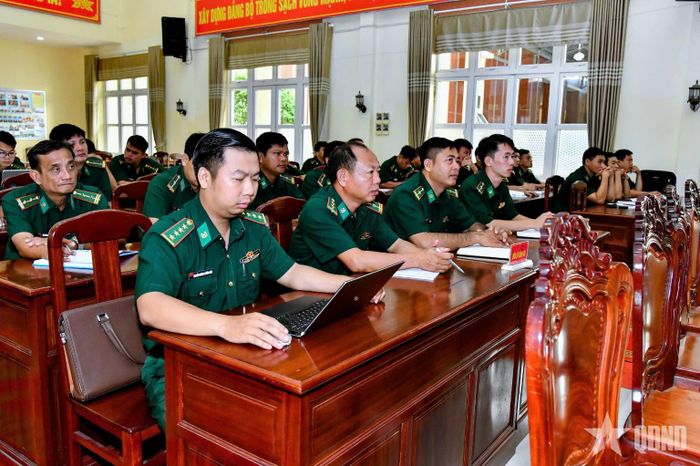 Các học viên tham gia tập huấn. 
