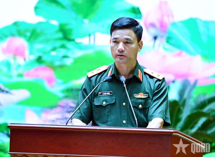 Lãnh đạo Quân đoàn 12 phát biểu tại hội nghị.