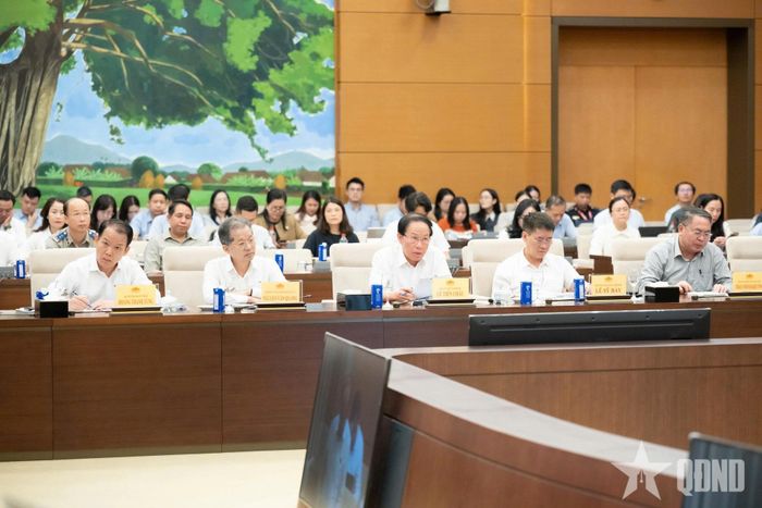 Các đại biểu tham dự phiên họp.