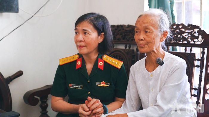 Đại tá, PGS, TS Trần Ngọc Anh và vợ cụ Phạm Ngọc Bội.