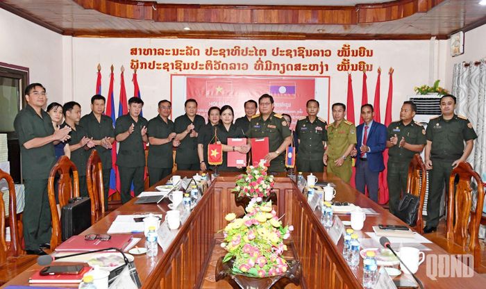 Ban Công tác đặc biệt hai tỉnh Quảng Ngãi và Attapeu ký kết biên bản phối hợp tìm kiếm, quy tập và hồi hương hài cốt liệt sĩ quân tình nguyện và chuyên gia Việt Nam hy sinh, mùa khô năm 2026 - 2027.