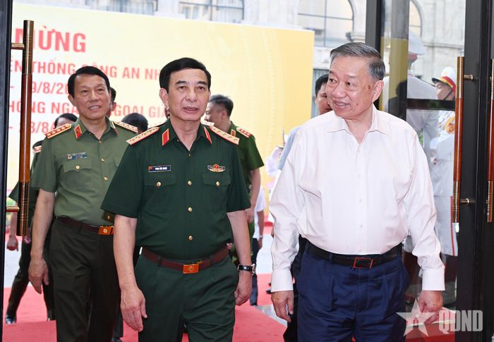 Đại tướng Phan Văn Giang chào đón Tổng Bí thư, Chủ tịch nước Tô Lâm.