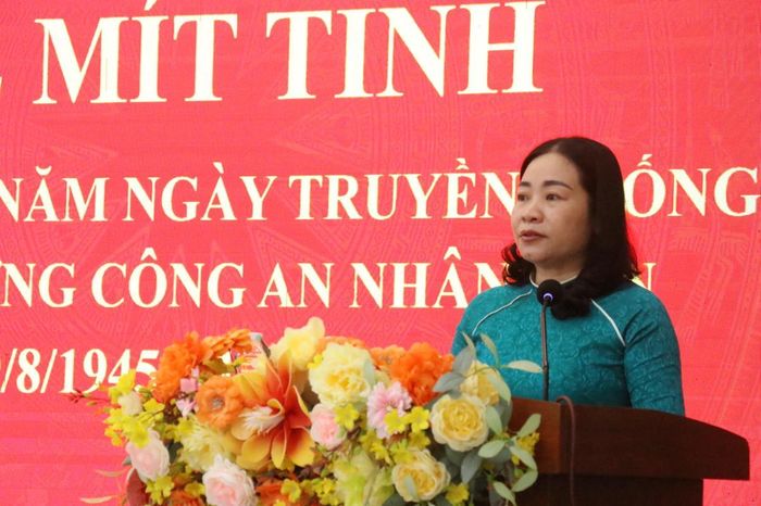 Bí thư Đảng uỷ phường Ngũ Hành Sơn Mai Thị Ánh Hồng phát biểu chỉ đạo tại buổi lễ
