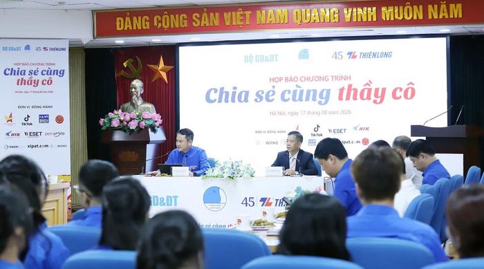Sau 11 năm tôn vinh 656 giáo viên, chương trình ‘Chia sẻ cùng thầy cô’ bước sang năm thứ 12, với cách tiếp cận mới, từ vinh danh, trao tặng sang đồng hành, tiếp sức toàn diện cho nhà giáo và học sinh vùng khó.
