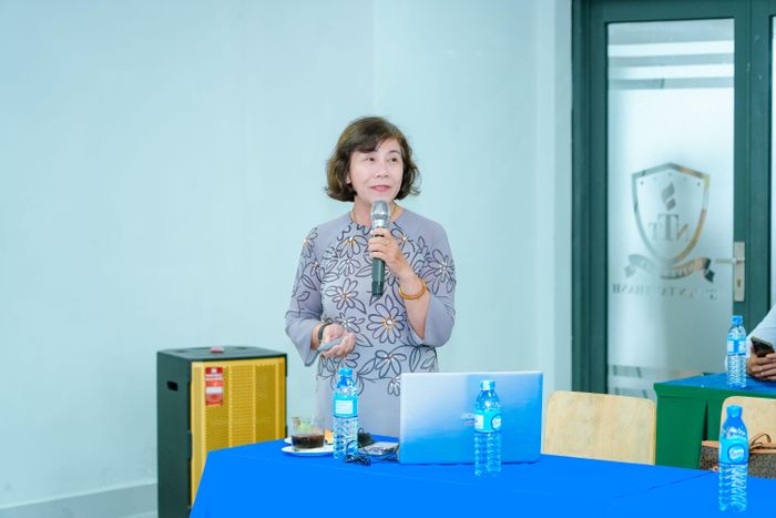 Các chuyên gia, nhà khoa học trình bày nhiều tham luận, chia sẻ các góc nhìn đa chiều về định vị, quản trị và phát triển thương hiệu điểm đến Việt Nam trong bối cảnh mới