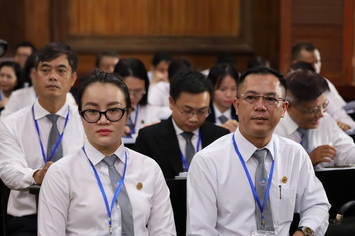  Các luật sư tham gia bào chữa cho các bị cáo trong phiên sơ thẩm. Ảnh: Ý LINH 