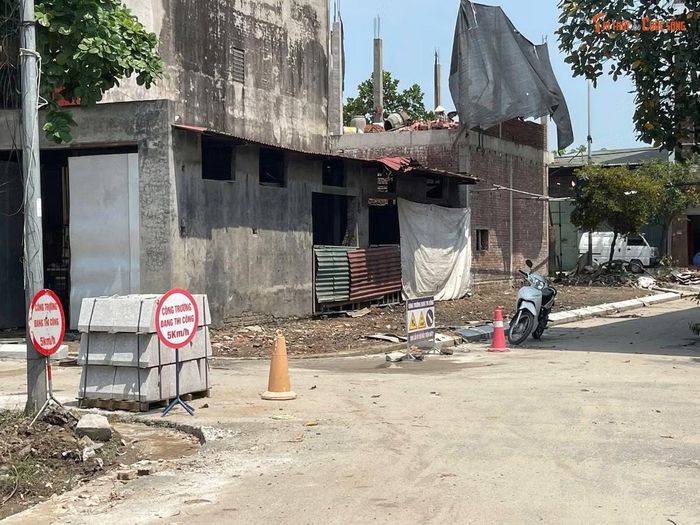 Công trường dự án ngổn ngang.