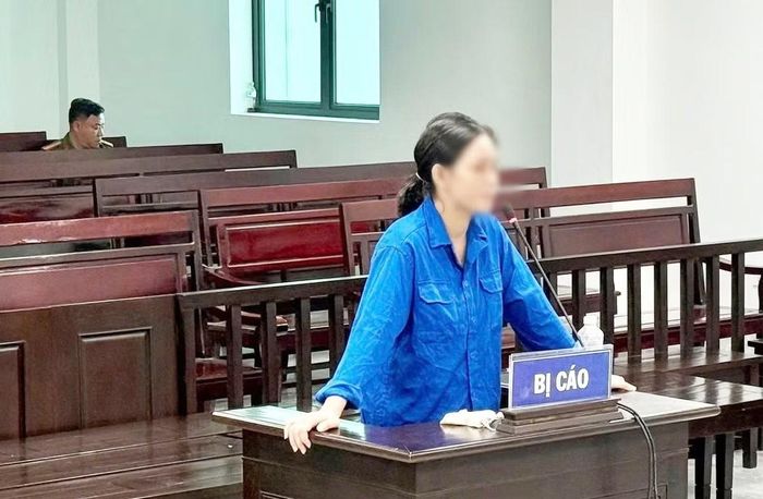 Bị cáo Đậu Thị Huyền Trang tại phiên toà. Ảnh: Mạnh Chi