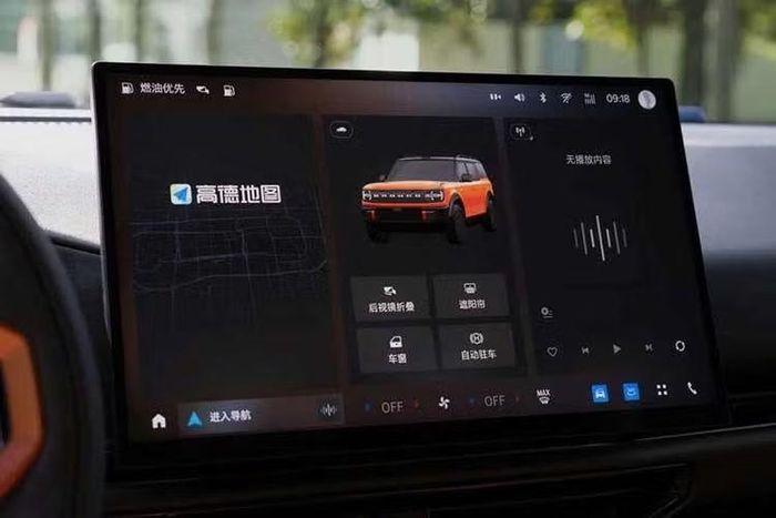 Đáng chú ý, mẫu SUV này có hai lựa chọn hệ truyền động điện hóa. Phiên bản thuần điện sử dụng hai mô-tơ và dẫn động bốn bánh, sản sinh 451 PS và mô-men xoắn 575 Nm. Xe có khả năng tăng tốc 0-100 km/h trong 5,3 giây.
