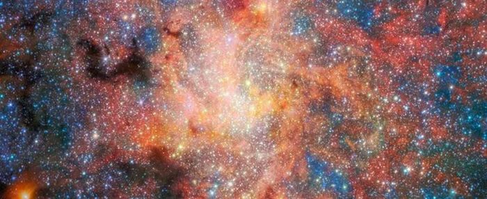 Vùng hỗn loạn bao quanh một ngôi sao đang chết gần hố đen trung tâm của thiên hà Milky Way. Ảnh:ESA/Webb, NASA & CSA