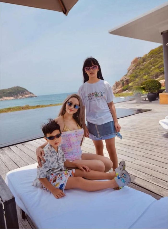 Từ những khoảnh khắc đời thường được mẹ chia sẻ, Củ Cải ngày càng cho thấy vẻ ngoài trưởng thành hơn so với tuổi. Ảnh: FB Đặng Ngọc Huyền