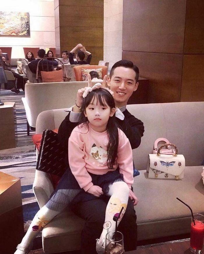 Con gái Huyền Baby từ nhỏ đã sở hữu nhan sắc xinh đẹp và có cuộc sống đủ đầy. Ảnh: Người đưa tin