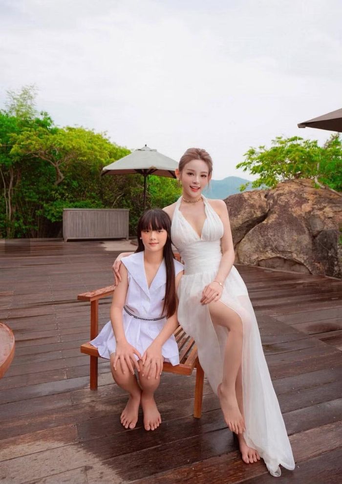 Không chỉ gây ấn tượng bởi gương mặt sáng, vẻ đẹp ngọt ngào của Củ Cải còn khiến nhiều người liên tưởng đến hình ảnh một “đại tiểu thư” trong những bộ phim thanh xuân. Ảnh: FB Đặng Ngọc Huyền