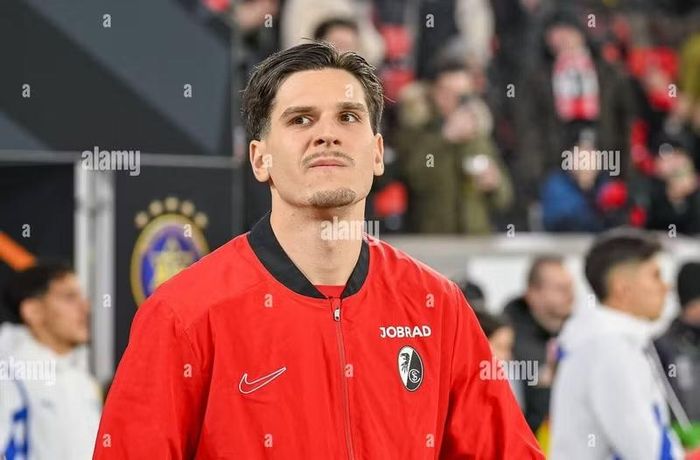 Tuy nhiên, ở thời điểm hiện tại, Matanović mới chỉ nằm trong diện được Manchester United theo dõi và cân nhắc.