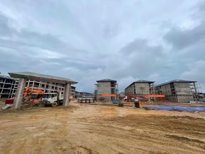 Trường Phổ thông nội trú liên cấp Tiểu học và THCS Anh Sơn (xã Anh Sơn, Nghệ An) đang trong giai đoạn nước rút hoàn thiện. Ảnh: Hồ Lài