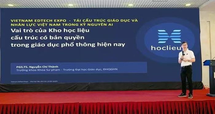Khách tham quan tìm hiểu và trải nghiệm các sản phẩm, giải pháp giáo dục số của HEID tại Vietnam EdTech Expo 2026.