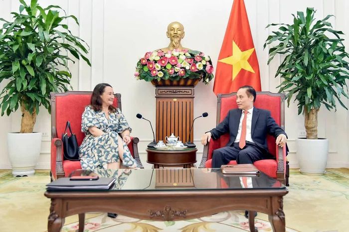 Bộ trưởng Ngoại giao Lê Hoài Trung hoan nghênh Thứ trưởng Valeria Csukasi Cabrera đã có chuyến thăm và làm việc tại Việt Nam. (Ảnh: Quang Hòa)