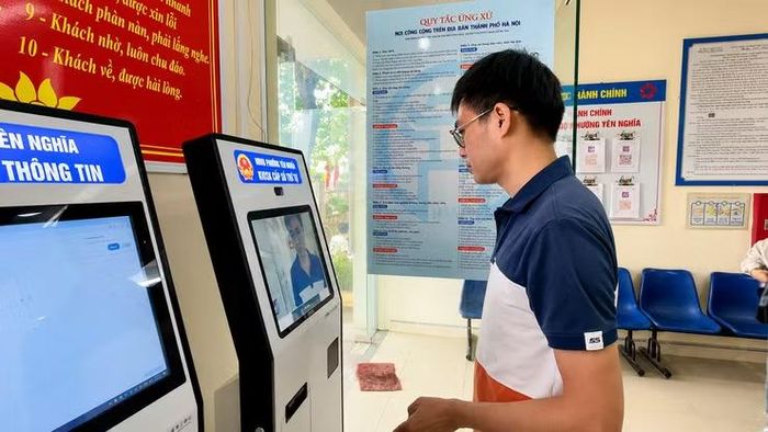 Các xã phường đẩy mạnh ứng dụng chuyển đổi số để phục vụ nhân dân tốt hơn. Ảnh: ITN.