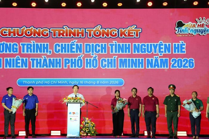 Ông Lê Quốc Phong tuyên dương những đóng góp thiết thực của tuổi trẻ thành phố.