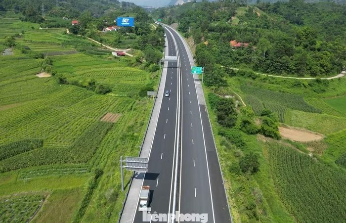 Dài 64 km và đưa vào hoạt động từ năm 2019 nhưng đến nay cao tốc Bắc Giang - Lạng Sơn vẫn chưa có trạm dừng nghỉ.