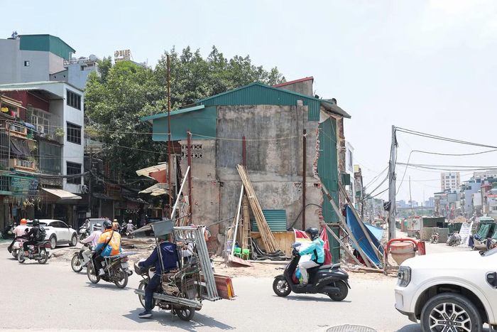 Khu vực triển khai dự án có diện tích khoảng 6.803 m², là phần đất xen kẹt hình thành sau công tác giải phóng mặt bằng phục vụ dự án đường Vành đai 1 (đoạn Hoàng Cầu – Voi Phục).