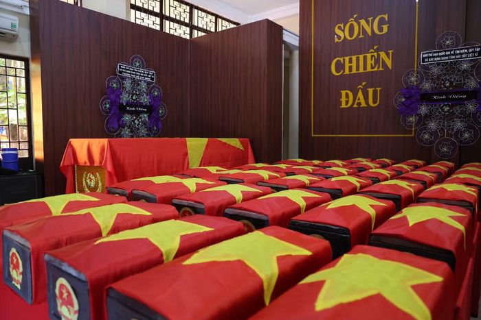 Hài cốt liệt sĩ được bảo quản trang trọng ngay tại Công viên Lê Thị Riêng sau khi được quy tập. (Ảnh: Ngô Tùng)