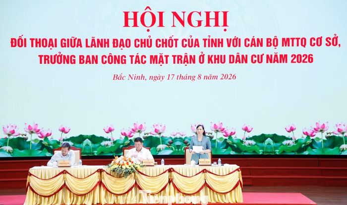 Lãnh đạo Tỉnh ủy, UBND tỉnh và Mặt trận Tổ quốc tỉnh Bắc Ninh tại buổi đối thoại.
