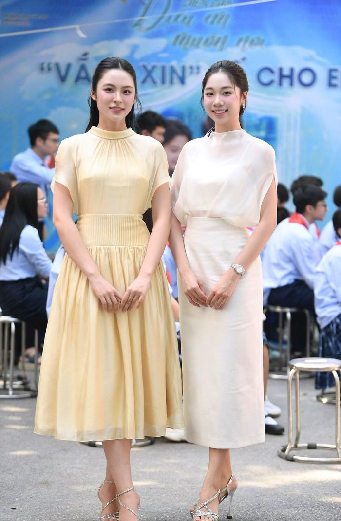 Tham gia diễn đàn, Á hậu Vân Nhi, người đẹp Phạm Thùy Dương, ca sĩ Ali Thục Phương và MC Khánh Vy không chỉ xuất hiện với vai trò khách mời mà còn cùng học sinh trao đổi về cách sử dụng mạng xã hội an toàn, văn minh và có trách nhiệm.