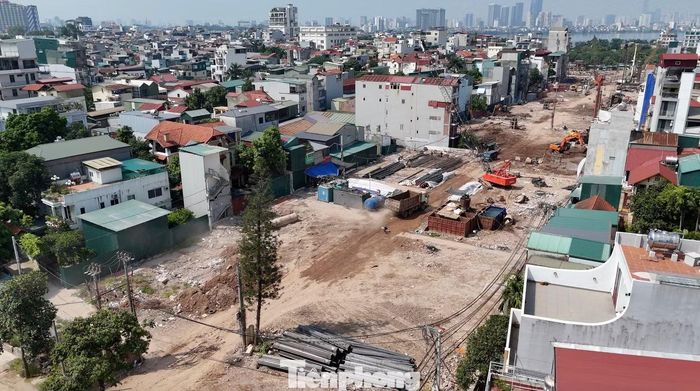 UBND phường Hồng Hà cho biết, đơn vị đã kiểm tra các trường hợp cải tạo, sửa chữa nhà ở sau giải phóng mặt bằng cầu Trần Hưng Đạo và cầu Tứ Liên trên địa bàn phường.