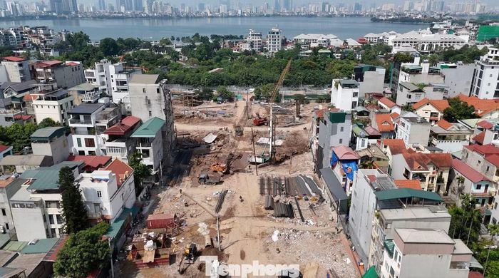 Theo đó, phòng Kinh tế hạ tầng và Đô thị phường đã phối hợp với các đơn vị có liên quan tăng cường kiểm tra, kiểm soát chặt chẽ các trường hợp cải tạo, sửa chữa nhà ở sau GPMB trên địa bàn phường. Đồng thời, rà soát, thống kê toàn bộ các trường hợp nhà, công trình cắt xén đã được đền bù, kiên quyết xử lý việc cải tạo, sửa chữa không đúng quy định theo chỉ đạo của UBND Thành phố.