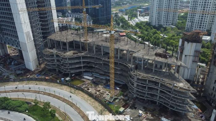 Dự án VietinBank Tower toạ lạc tại lô đất TM1 khu đô thị Ciputra, rộng gần 30.000 m2 với thiết kế hai tháp cao 48 và 68 tầng.