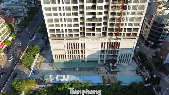  Khởi công từ năm 2015, dự kiến đưa vào sử dụng từ quý IV/2017 nhưng sau nhiều lần đổi tên, chậm tiến độ, dự án từng được quảng cáo là trái tim của quận Hà Đông cũ đến nay vẫn chưa thể bàn giao cho khách hàng. 