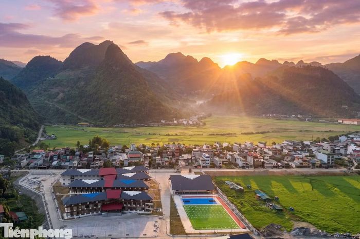  Dự án được khởi công từ 9/11/2025, dự kiến hoàn thành vào 30/8/2026. Đây là một trong những công trình giáo dục có quy mô lớn của tỉnh, được kỳ vọng sẽ tạo bước chuyển mạnh mẽ trong việc chăm lo, bồi dưỡng thế hệ trẻ nơi vùng biên﻿. 