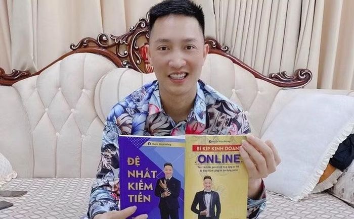 Thanh tra Sở Thông tin và Truyền thông Hà Nội từng ra quyết định xử phạt hành chính đối với Huấn Hoa Hồng về hành vi xuất bản sách nhưng không có quyết định xuất bản của Nhà xuất bản, cơ quan chức năng có thẩm quyền. Ảnh tư liệu.